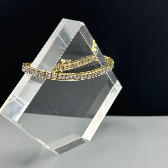 14k Gold and Natural Diamond Bracelet - Picture 2 of 5